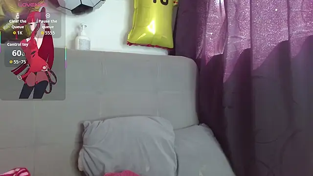 Snapshot of JuliethaFox chatting on July 1, 7:02 pm JuliethaFox online show from July 1, 7:02 pm