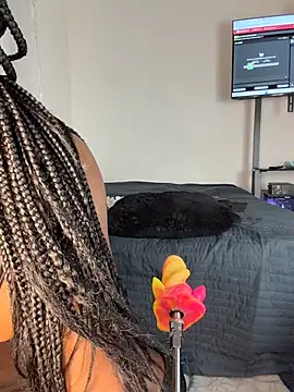 MerliaSsomer online show from April 17, 12:30 pm