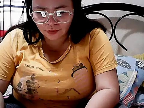 HornyPussie69 online show from March 10, 4:06 am