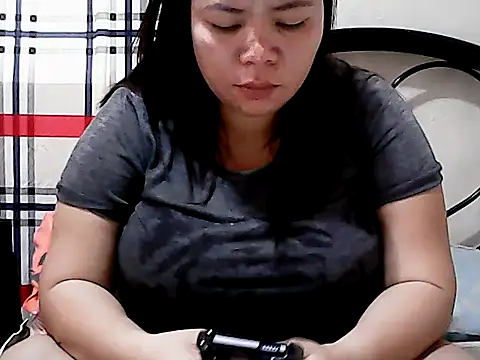 HornyPussie69 online show from April 1, 12:11 am