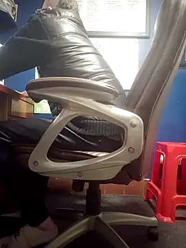 Curious9884 online show from November 12, 10:30 pm