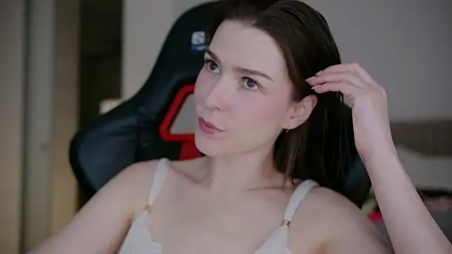 WowHelloAlice online show from March 30, 11:28 pm