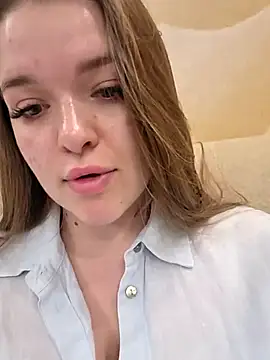 EmilyWhispers online show from June 25, 5:06 pm