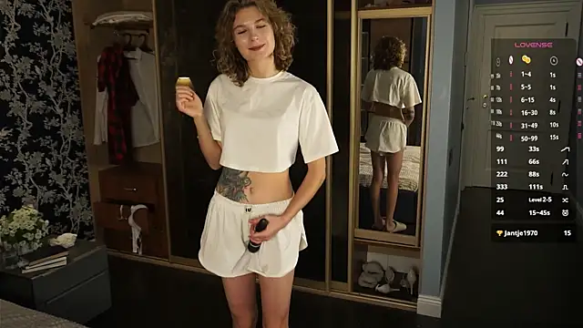 BellaReppert online show from December 16, 8:52 am