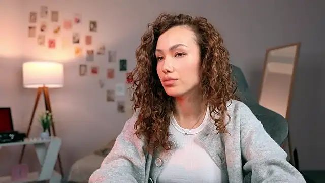 branchwithflowerss online show from October 1, 1:06 pm