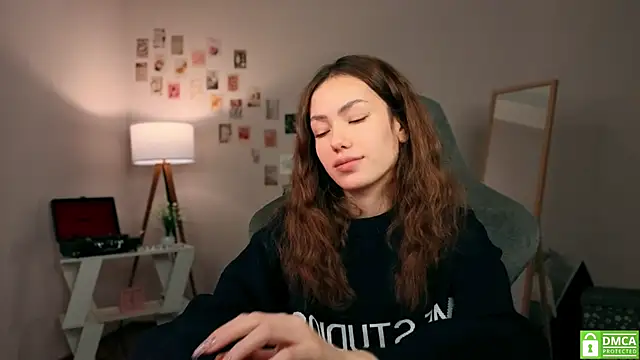 branchwithflowerss online show from December 3, 11:52 am