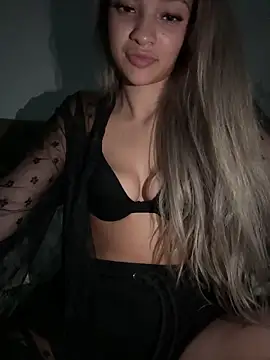 Snapshot of Honeyyyxo chatting on October 2, 8:16 pm Honeyyyxo online show from October 2, 8:16 pm