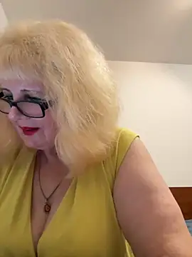 Snapshot of BoloshkaBlonda chatting on October 22, 7:57 pm BoloshkaBlonda online show from October 22, 7:57 pm