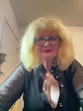 Snapshot of BoloshkaBlonda chatting on October 24, 10:06 pm BoloshkaBlonda online show from October 24, 10:06 pm