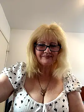 Snapshot of BoloshkaBlonda chatting on October 29, 11:23 am BoloshkaBlonda online show from October 29, 11:23 am