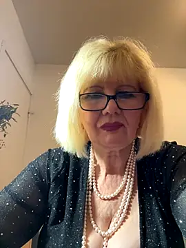 Snapshot of BoloshkaBlonda chatting on November 7, 8:31 pm BoloshkaBlonda online show from November 7, 8:31 pm