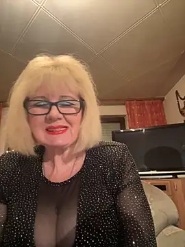 Snapshot of BoloshkaBlonda chatting on November 9, 6:50 pm BoloshkaBlonda online show from November 9, 6:50 pm