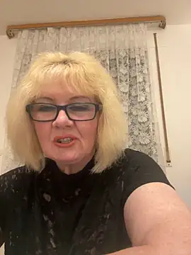 Snapshot of BoloshkaBlonda chatting on November 11, 7:58 pm BoloshkaBlonda online show from November 11, 7:58 pm