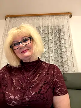 Snapshot of BoloshkaBlonda chatting on November 15, 6:48 pm BoloshkaBlonda online show from November 15, 6:48 pm