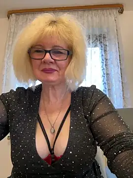 Snapshot of BoloshkaBlonda chatting on November 16, 6:52 am BoloshkaBlonda online show from November 16, 6:52 am