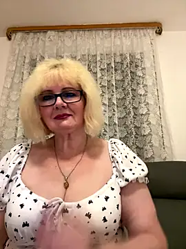 Snapshot of BoloshkaBlonda chatting on November 16, 6:57 pm BoloshkaBlonda online show from November 16, 6:57 pm