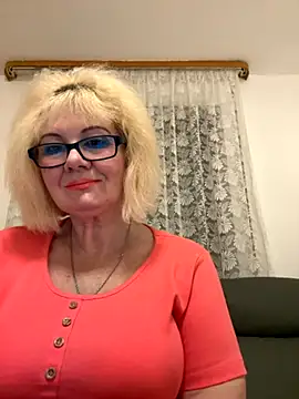 Snapshot of BoloshkaBlonda chatting on November 18, 6:23 pm BoloshkaBlonda online show from November 18, 6:23 pm