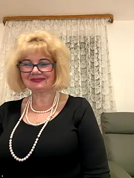 Snapshot of BoloshkaBlonda chatting on November 24, 7:13 pm BoloshkaBlonda online show from November 24, 7:13 pm