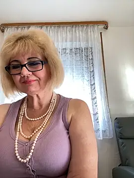 Snapshot of BoloshkaBlonda chatting on November 27, 1:35 pm BoloshkaBlonda online show from November 27, 1:35 pm