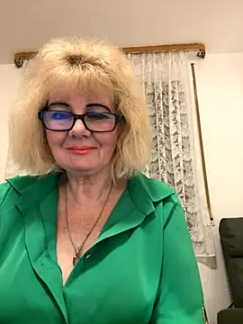 Snapshot of BoloshkaBlonda chatting on November 29, 6:33 pm BoloshkaBlonda online show from November 29, 6:33 pm