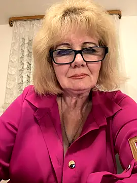 Snapshot of BoloshkaBlonda chatting on December 4, 5:17 am BoloshkaBlonda online show from December 4, 5:17 am