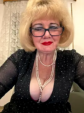 Snapshot of BoloshkaBlonda chatting on December 13, 7:53 pm BoloshkaBlonda online show from December 13, 7:53 pm