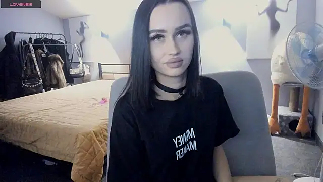 Lisa  Johnson online show from November 6, 12:22 am