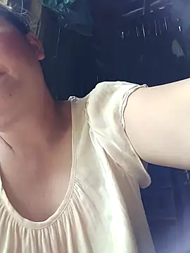 Snapshot of Minkine022 chatting on April 10, 5:23 am Minkine022 online show from April 10, 5:23 am