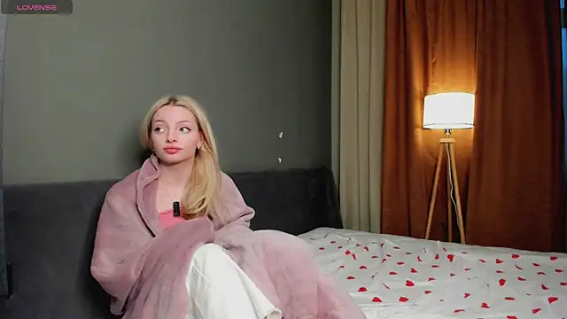 PocketDollX online show from April 9, 4:01 pm