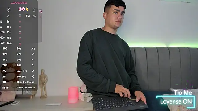 JARETHH online show from October 17, 11:35 am