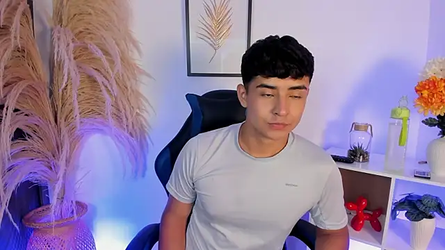 Thiago Connor21 online show from May 16, 11:36 pm