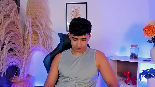 Thiago Connor21 online show from May 21, 11:45 pm