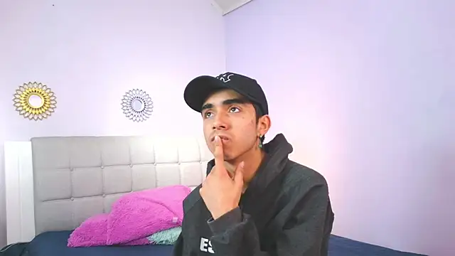 Hottie Guy online show from November 5, 5:35 pm