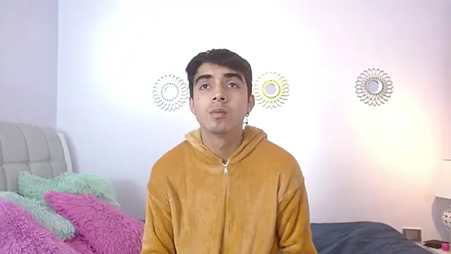 Hottie Guy online show from November 15, 5:53 pm