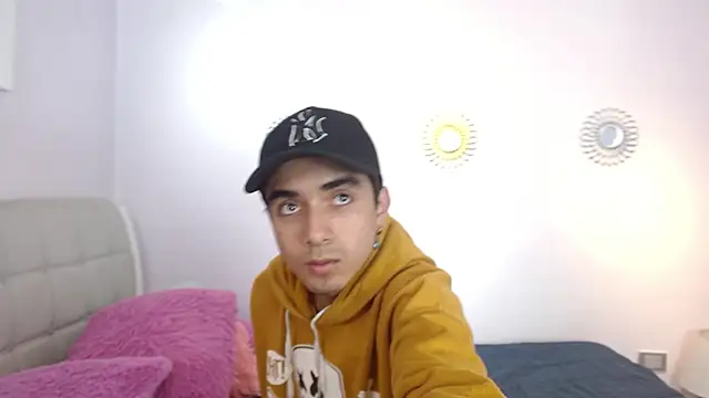 Hottie Guy online show from November 25, 5:46 pm