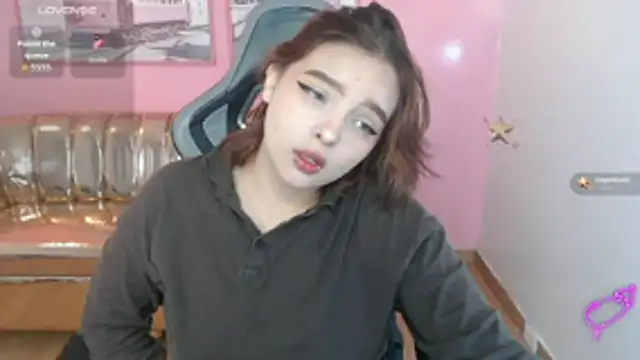 Snapshot of mia_foster_t chatting on January 6, 1:15 pm mia foster t online show from January 6, 1:15 pm