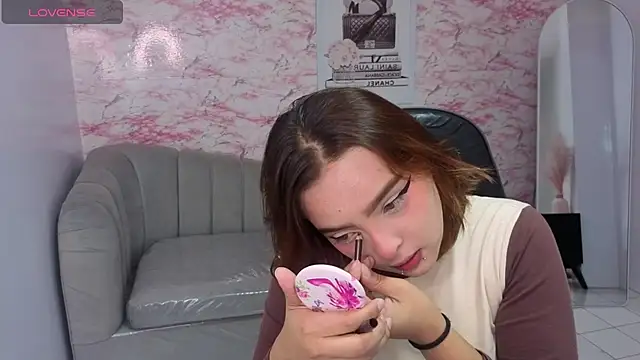 Snapshot of mia_foster_t chatting on February 14, 1:19 pm mia foster t online show from February 14, 1:19 pm