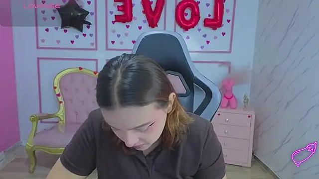 Snapshot of mia_foster_t chatting on April 2, 1:09 pm mia foster t online show from April 2, 1:09 pm