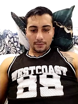 gooddboy01 online show from October 31, 7:26 pm