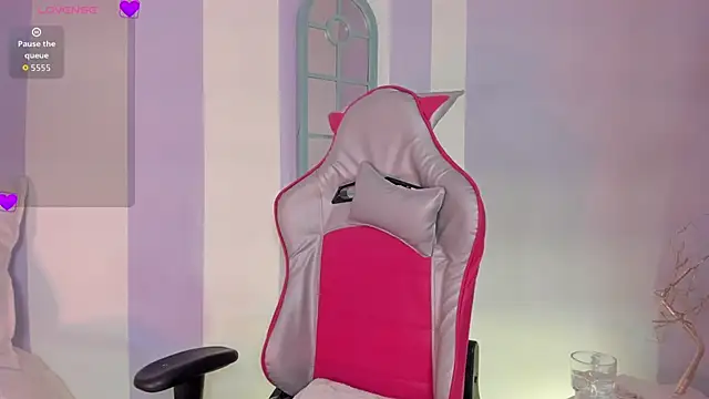 clover tter  online show from November 27, 12:35 am