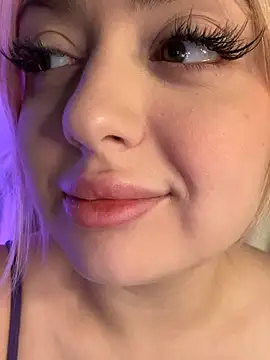 KellyMoors online show from April 14, 1:33 am