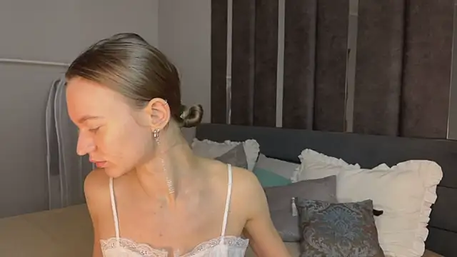 EvaToniz online show from December 21, 1:13 am