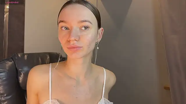 EvaToniz online show from December 22, 1:13 am