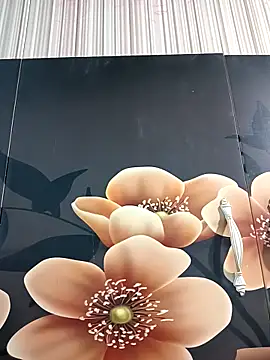 tulip-bae online show from October 5, 10:57 am