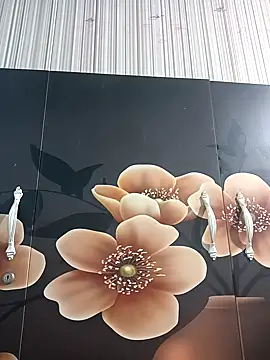 tulip-bae online show from October 12, 4:06 pm