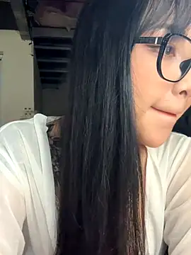 Snapshot of Linh5790 chatting on October 8, 5:05 am Linh5790 online show from October 8, 5:05 am