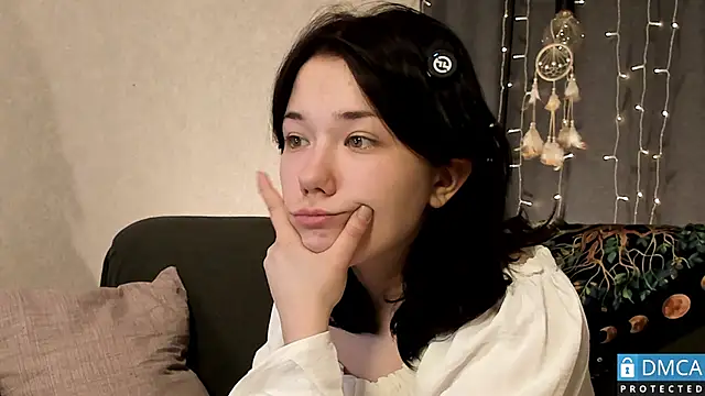 Kelly foox online show from April 8, 11:10 am