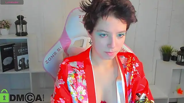 Sara Frayer online show from December 4, 1:04 am