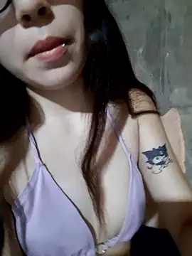 Snapshot of miaahot69 chatting on February 8, 8:40 am miaahot69 online show from February 8, 8:40 am