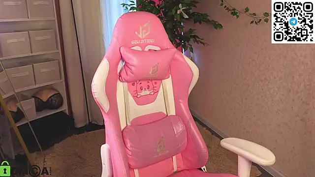 L1na Reeds online show from April 15, 1:12 am